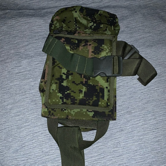 Leg strap bag - Picture 2 of 3